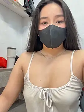 Snapshot of Tina_2k3 chatting on April 18, 7:23 am Tina 2k3 online show from April 18, 7:23 am