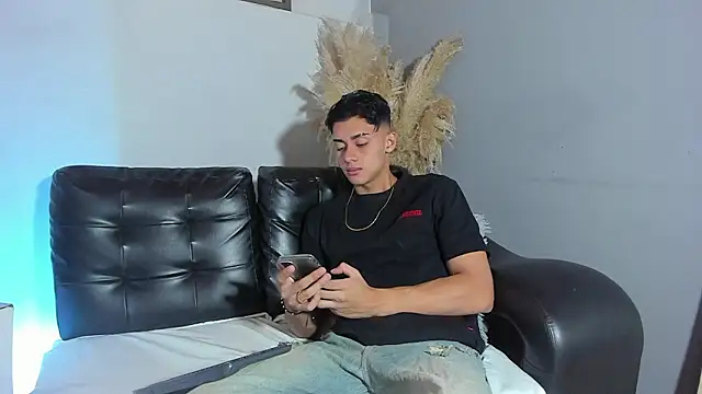 ZeusBrant online show from March 14, 2:00 pm