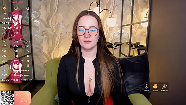 EmmaBloomm online show from May 10, 10:48 pm