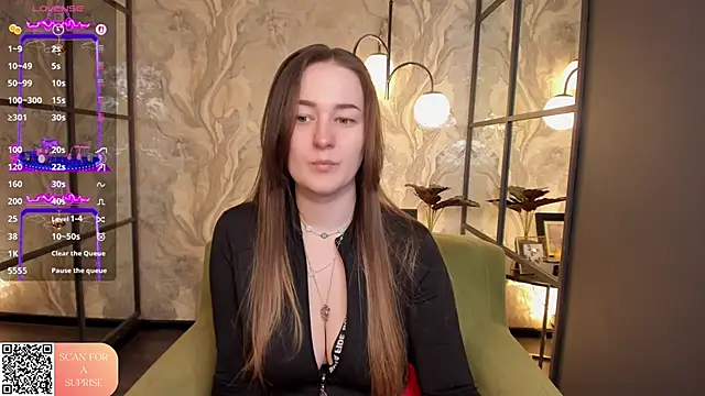 EmmaBloomm online show from May 17, 11:34 pm