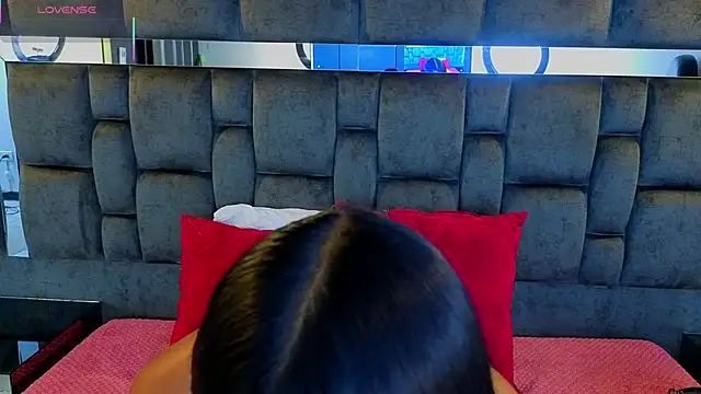 IssaJones  online show from March 28, 10:31 pm