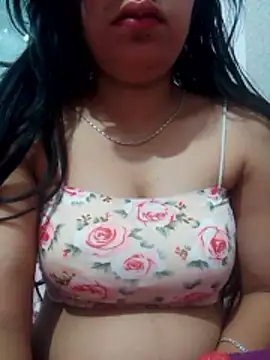 Snapshot of isha_sharma2002 chatting on December 16, 12:37 am isha sharma2002 online show from December 16, 12:37 am