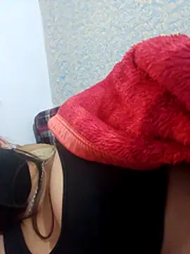 Snapshot of isha_sharma2002 chatting on December 17, 2:17 am isha sharma2002 online show from December 17, 2:17 am