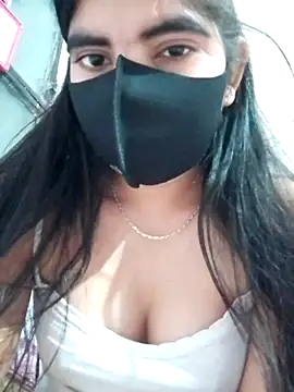 Snapshot of isha_sharma2002 chatting on December 22, 12:46 pm isha sharma2002 online show from December 22, 12:46 pm