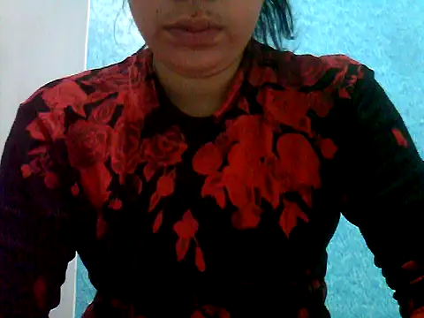 Snapshot of isha_sharma2002 chatting on January 6, 1:04 pm isha sharma2002 online show from January 6, 1:04 pm