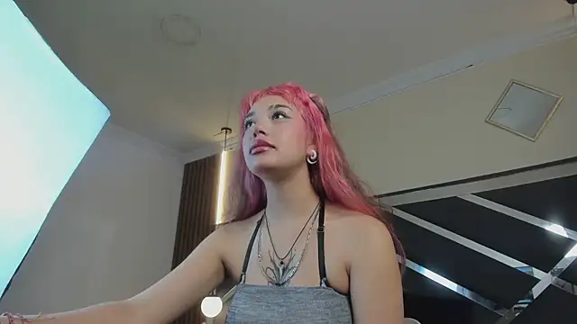 Laracooper  online show from February 8, 12:30 pm