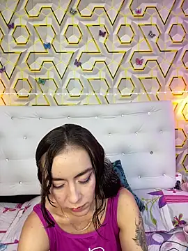 MelanyyJhonson15 online show from May 14, 2:29 am
