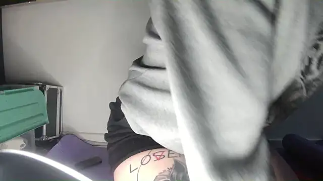 Snapshot of secretcouple_00 chatting on January 13, 9:09 pm secretcouple 00 online show from January 13, 9:09 pm