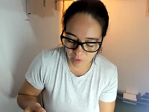 Snapshot of caroline_47 chatting on December 5, 2:58 pm caroline 47 online show from December 5, 2:58 pm