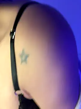 Snapshot of dolceragazza_15 chatting on December 18, 10:16 pm dolceragazza 15 online show from December 18, 10:16 pm