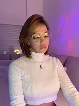 Snapshot of dolceragazza_15 chatting on December 20, 10:39 pm dolceragazza 15 online show from December 20, 10:39 pm