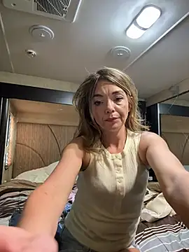 Snapshot of miatate chatting on April 6, 10:44 pm miatate online show from April 6, 10:44 pm