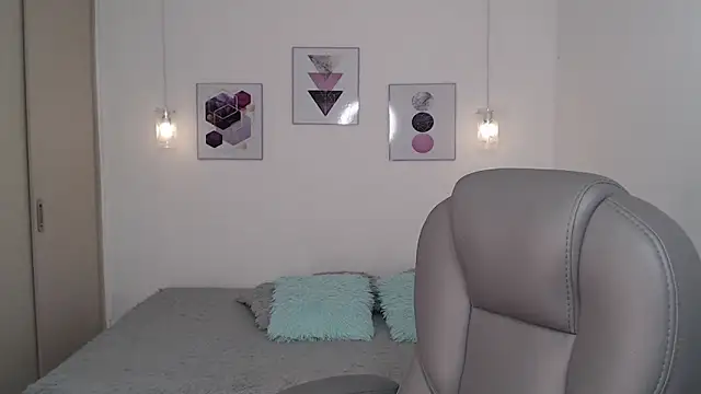 selene rouse  online show from May 20, 11:55 pm