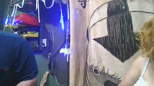 Snapshot of Eclipsed8 chatting on February 13, 9:27 am Eclipsed8 online show from February 13, 9:27 am