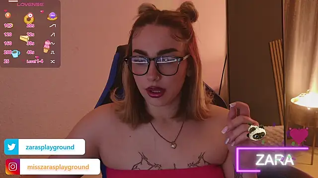 Snapshot of ZarasPlayground chatting on April 27, 7:23 pm ZarasPlayground online show from April 27, 7:23 pm