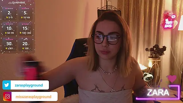 Snapshot of ZarasPlayground chatting on May 4, 8:05 pm ZarasPlayground online show from May 4, 8:05 pm