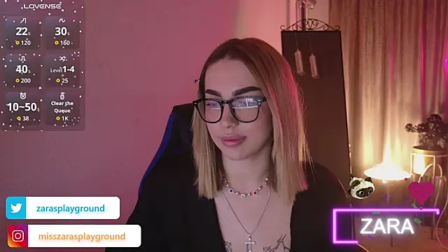 Snapshot of ZarasPlayground chatting on May 5, 8:06 pm ZarasPlayground online show from May 5, 8:06 pm