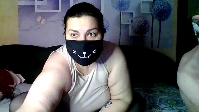 Snapshot of honey_sweet_couple chatting on December 19, 8:05 pm honey sweet couple online show from December 19, 8:05 pm