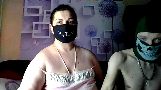 Snapshot of honey_sweet_couple chatting on January 6, 8:34 pm honey sweet couple online show from January 6, 8:34 pm