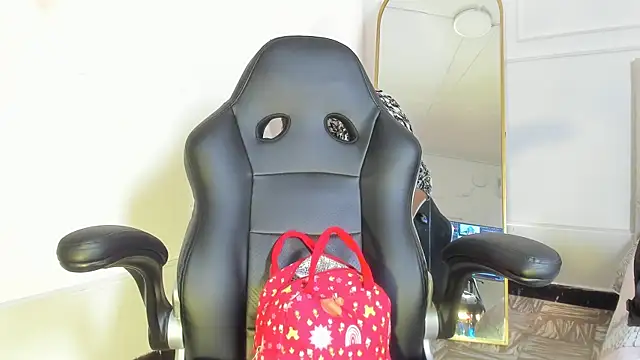 nicolvibes 212 online show from February 11, 8:25 pm