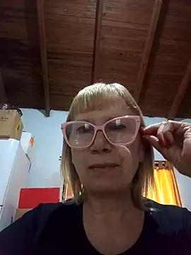 Snapshot of SexyMilf1211 chatting on April 4, 1:30 pm SexyMilf1211 online show from April 4, 1:30 pm