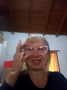 Snapshot of SexyMilf1211 chatting on April 9, 4:34 pm SexyMilf1211 online show from April 9, 4:34 pm