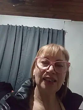 Snapshot of SexyMilf1211 chatting on June 29, 11:32 am SexyMilf1211 online show from June 29, 11:32 am