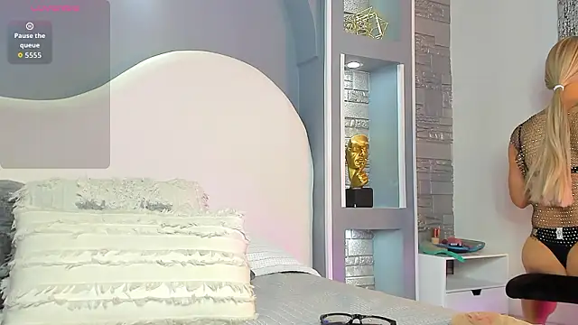 Valentino moretti online show from February 3, 12:10 pm