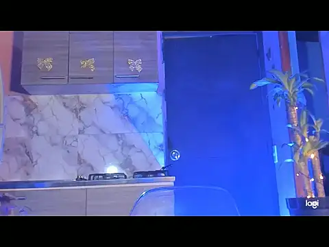 Snapshot of aprille15 chatting on January 19, 1:20 am aprille15 online show from January 19, 1:20 am