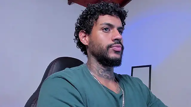 LuigiVitale 1 online show from March 21, 1:10 am