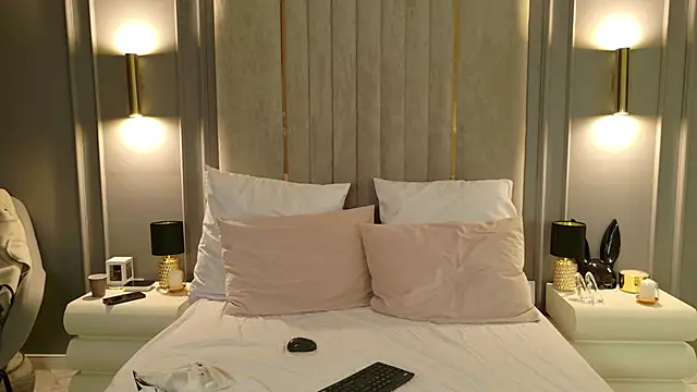 Snapshot of RileyHeaven chatting on November 15, 9:32 pm RileyHeaven online show from November 15, 9:32 pm