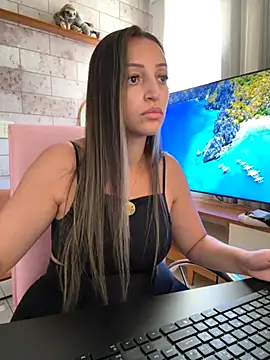 BelleRune online show from September 18, 1:24 pm