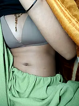 Snapshot of Miss_Nidhi89 chatting on February 10, 12:15 am Miss Nidhi89 online show from February 10, 12:15 am