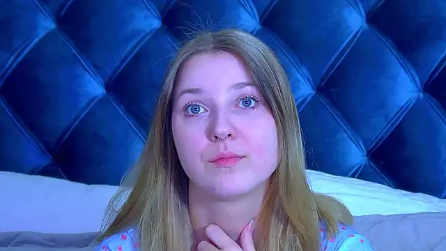 TinnaBurton online show from March 5, 4:47 pm