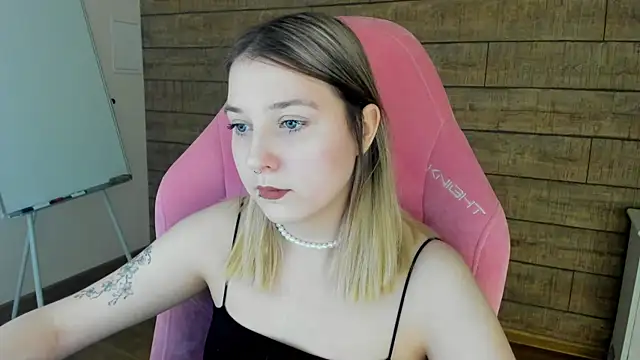 Snapshot of TinnaBurton chatting on May 10, 4:23 pm TinnaBurton online show from May 10, 4:23 pm
