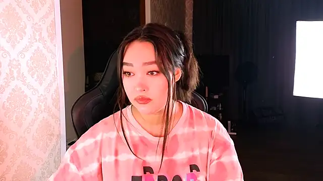 Emma Uilson online show from November 25, 10:26 am