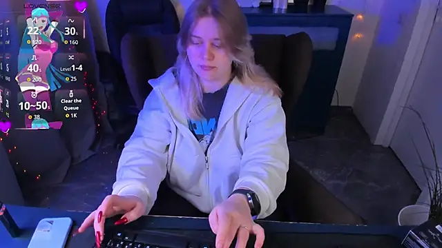 LouiseMous online show from February 6, 8:23 pm