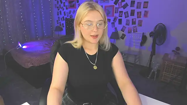 LouiseMous online show from July 7, 3:16 pm