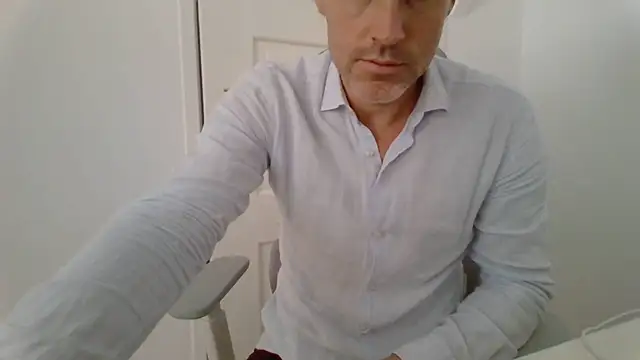 Snapshot of Brandonn1989amateur chatting on July 3, 12:00 pm Brandonn1989amateur online show from July 3, 12:00 pm