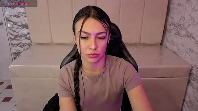 Maleja v  online show from December 5, 1:09 pm