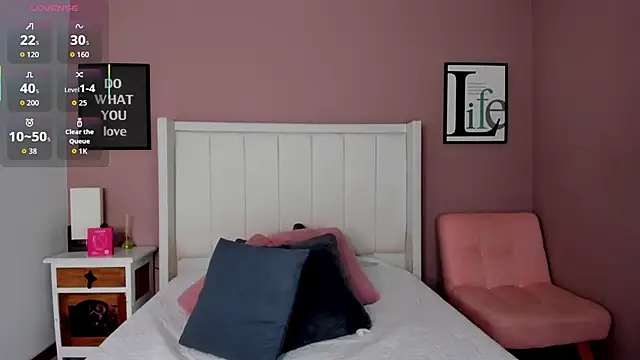 Snapshot of SandyAdaeze chatting on December 18, 11:49 am SandyAdaeze online show from December 18, 11:49 am