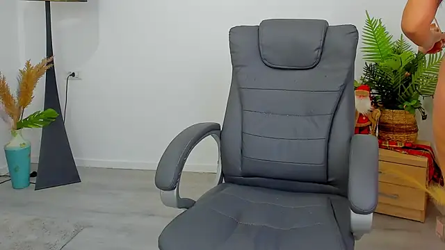 Carla Devon online show from December 23, 5:38 am