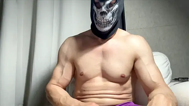 Luna MaskedMan online show from June 5, 11:10 pm