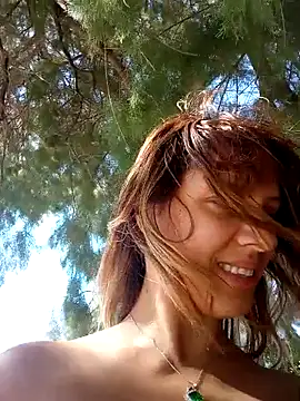 Snapshot of cleopatravodos chatting on June 10, 12:48 pm cleopatravodos online show from June 10, 12:48 pm