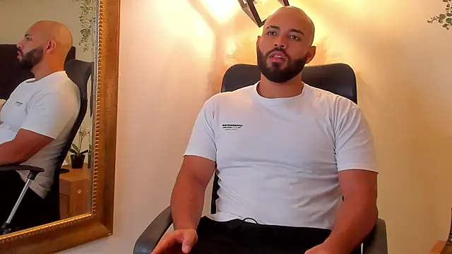 Chris Varden online show from May 17, 3:04 am