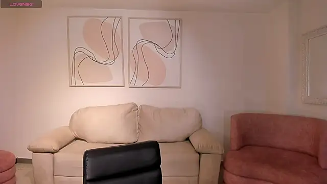 HaileyRoss  online show from February 18, 11:39 am