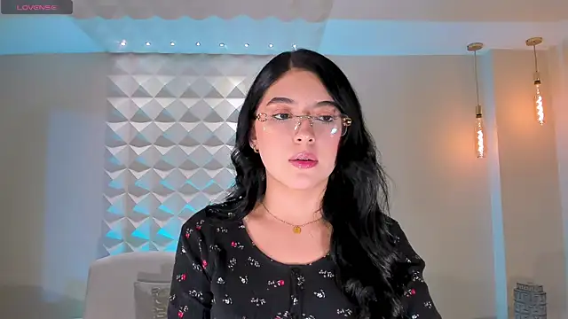 HaileyRoss  online show from March 19, 11:25 am