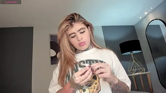 CarlaBrunni online show from December 21, 11:17 am