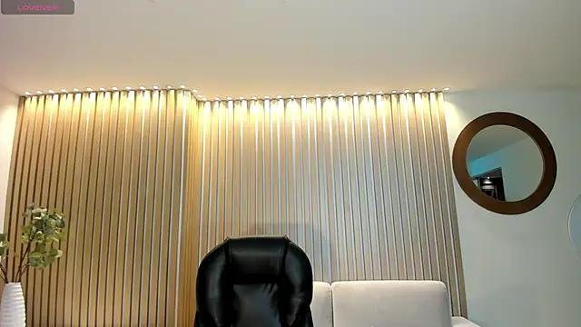 SophieLanne online show from March 29, 3:50 am