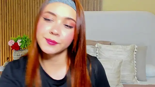 LondraBlush online show from March 20, 11:37 am